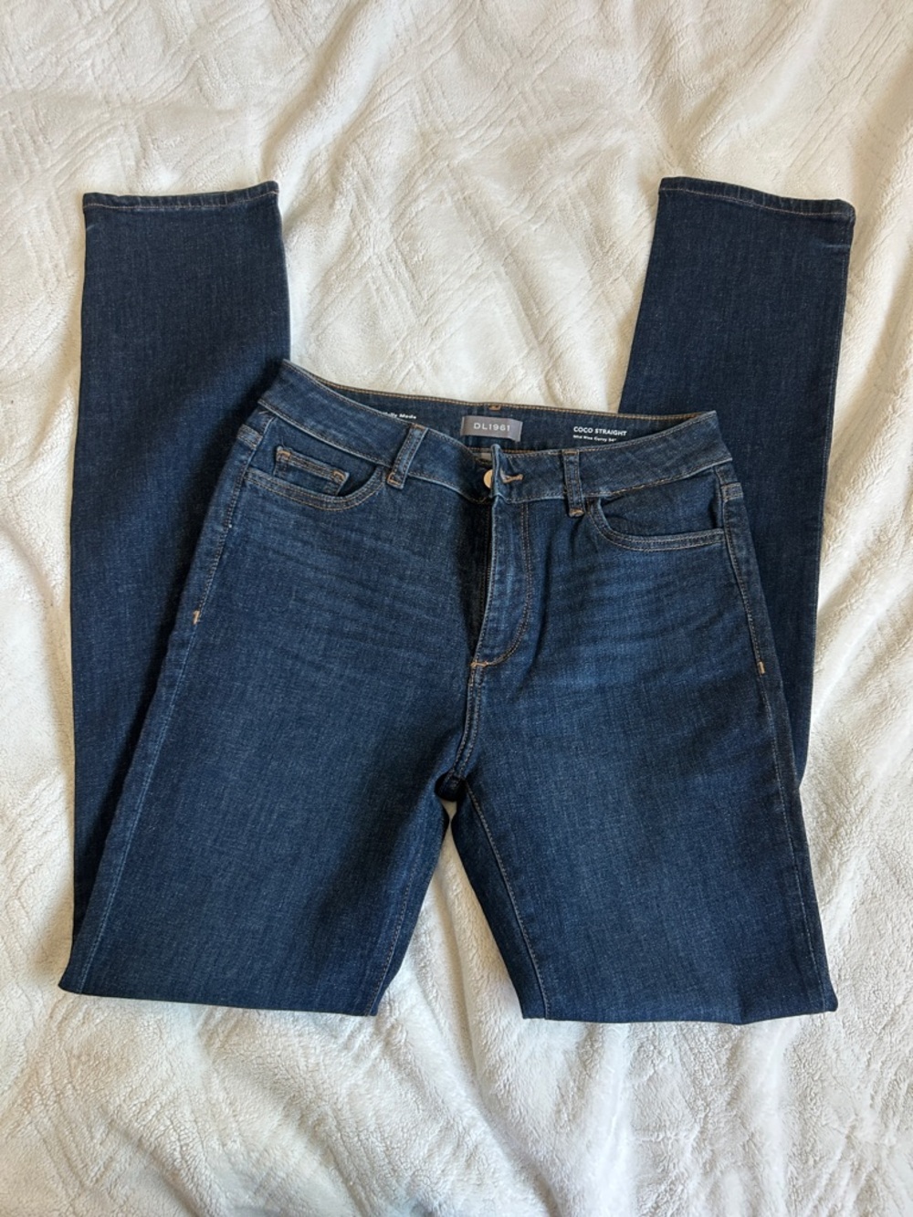 DL1961 Coco straight mid rise curvy jean